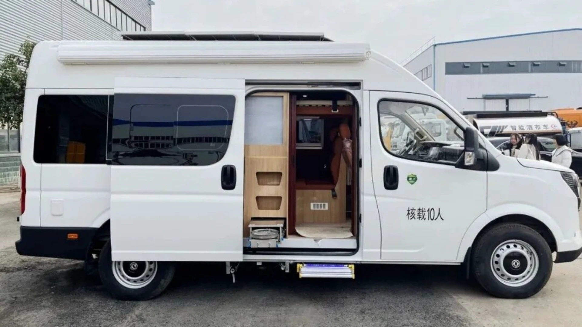 Venda direta da fábrica de veículos recreativos de longa e alta cuberta Dongfeng Yu Feng